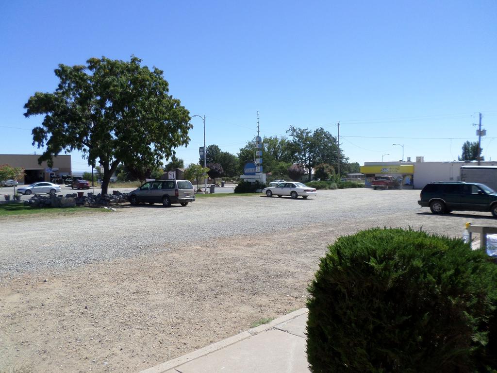 בלאנדינג Cliff Palace Motel מראה חיצוני תמונה