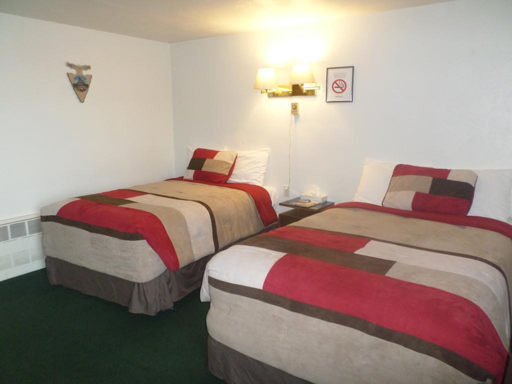בלאנדינג Cliff Palace Motel מראה חיצוני תמונה
