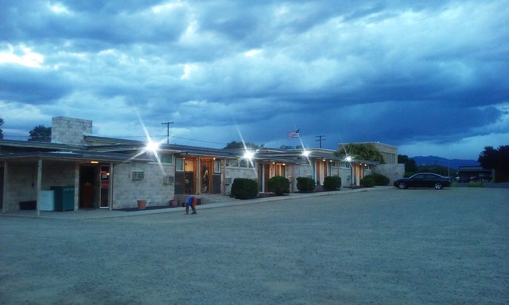 בלאנדינג Cliff Palace Motel מראה חיצוני תמונה