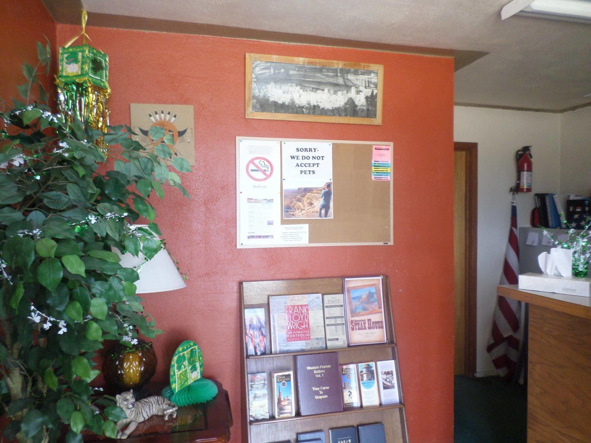 בלאנדינג Cliff Palace Motel מראה חיצוני תמונה