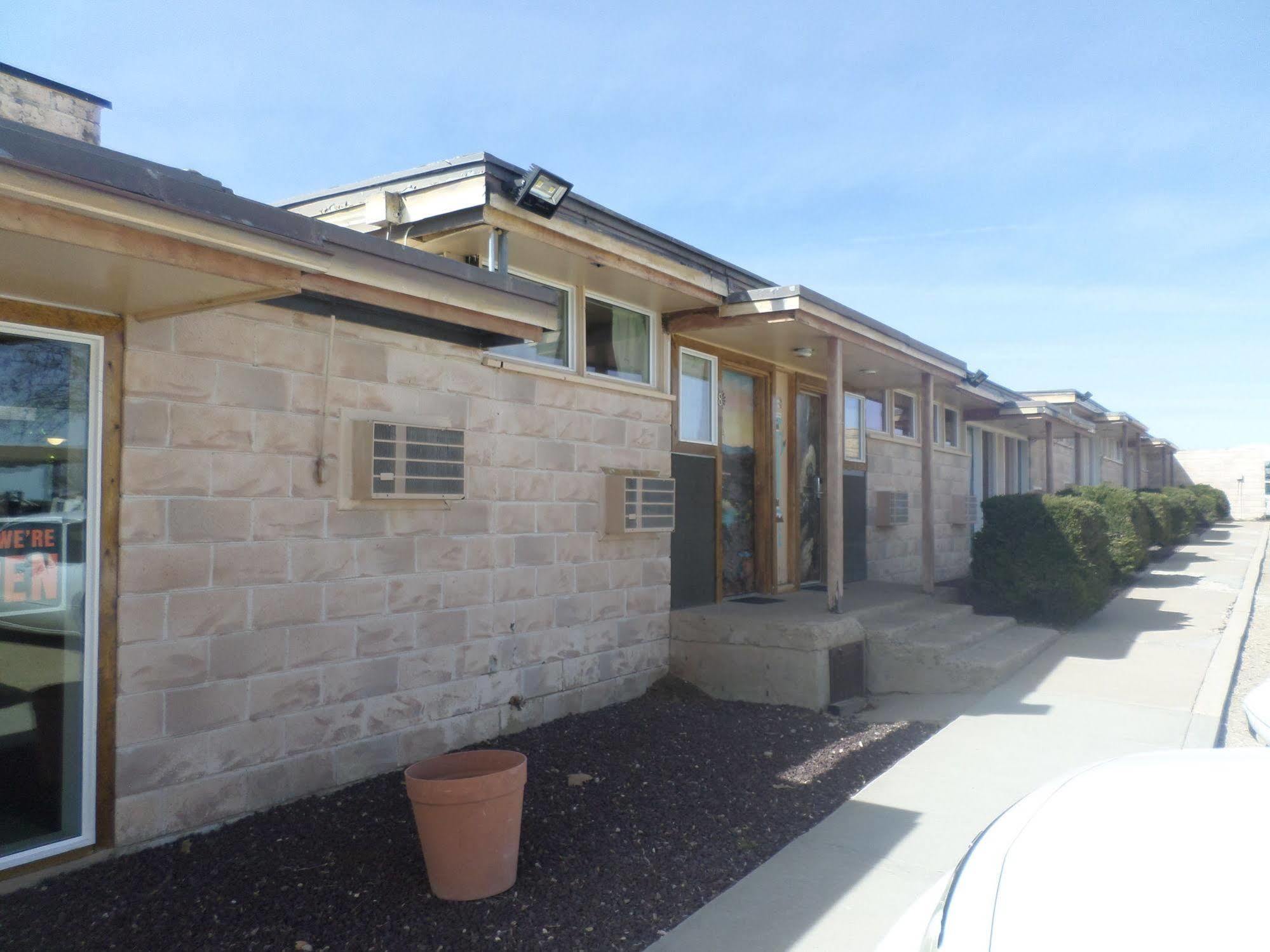 בלאנדינג Cliff Palace Motel מראה חיצוני תמונה
