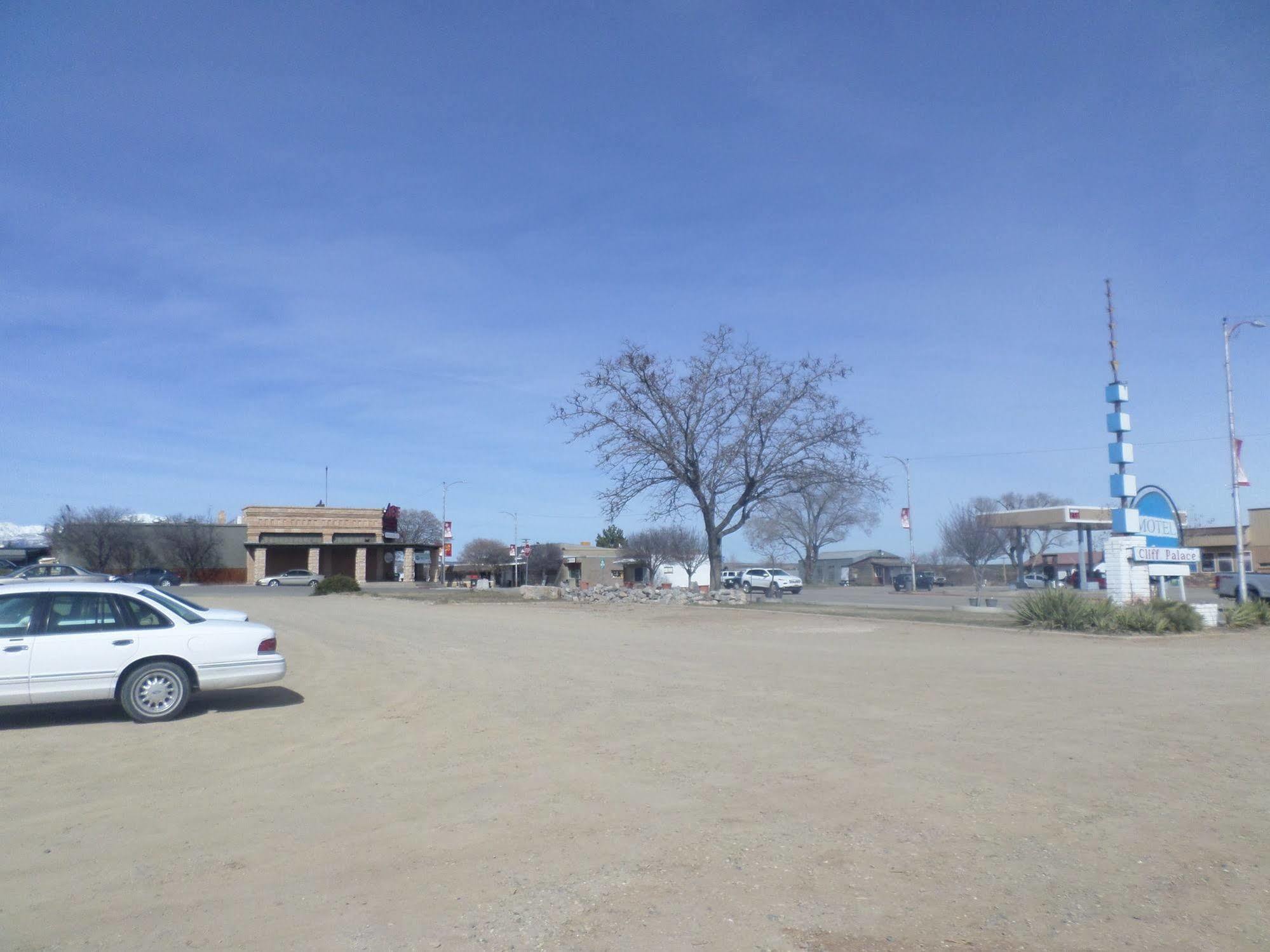 בלאנדינג Cliff Palace Motel מראה חיצוני תמונה