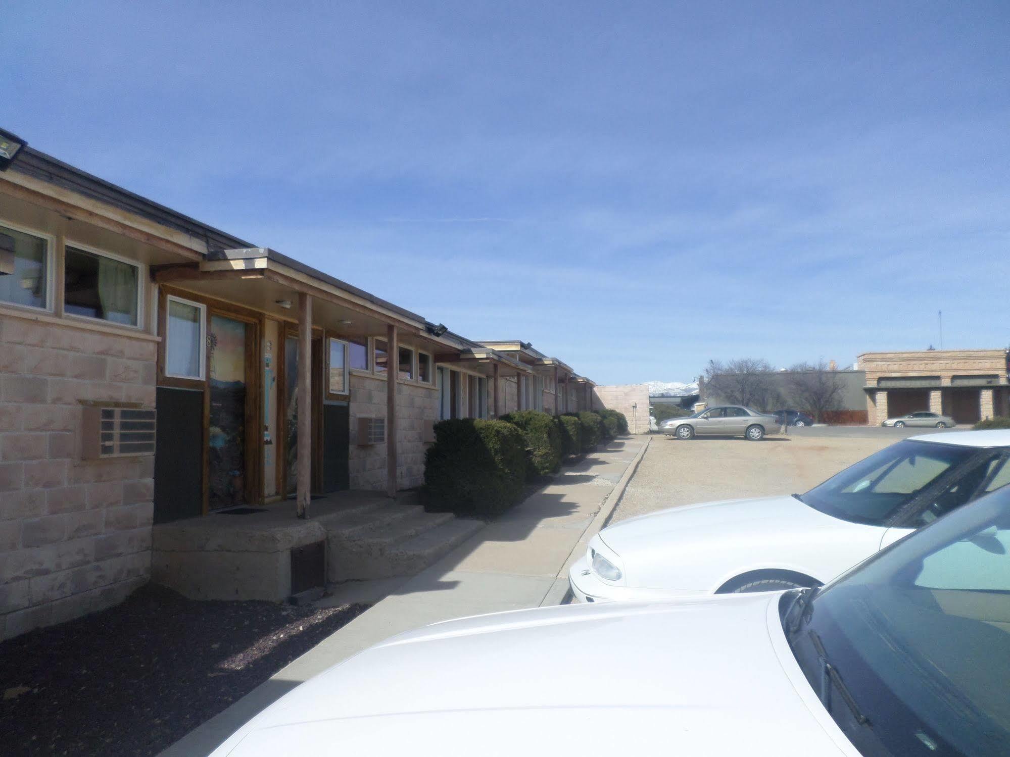 בלאנדינג Cliff Palace Motel מראה חיצוני תמונה